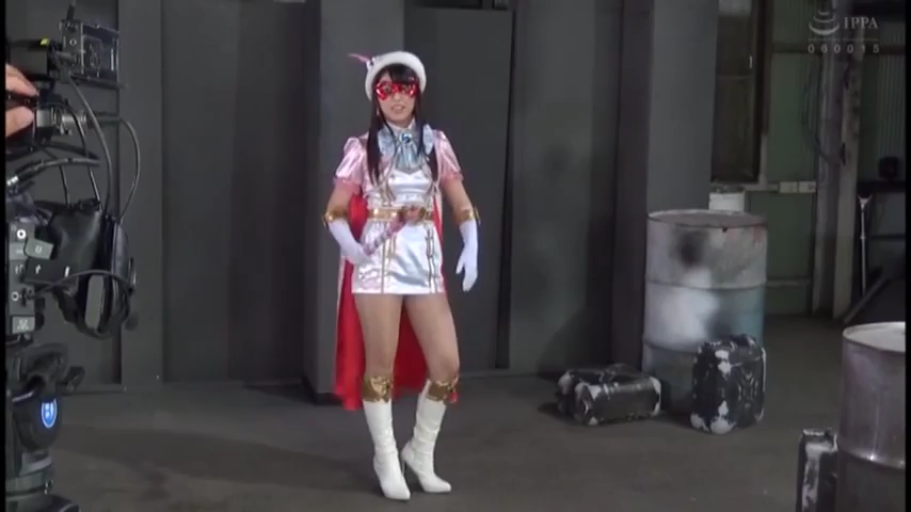 摄影棚 · 微笑 · 全身特写 · 魔法棒 · 披风 · 拍摄中