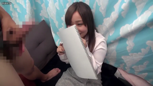办公室 · 灰色短裙 · 偷笑 · 笔记本 · 女子上半身特写 · 马赛克男性器官 · 露器