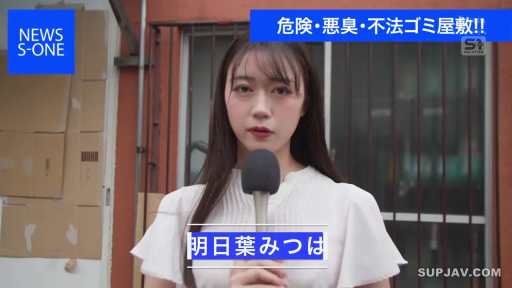 职业化 · 人物半身特写 · 屋外 · マイク · 白色圆领上衣 · 新闻风格滤镜
