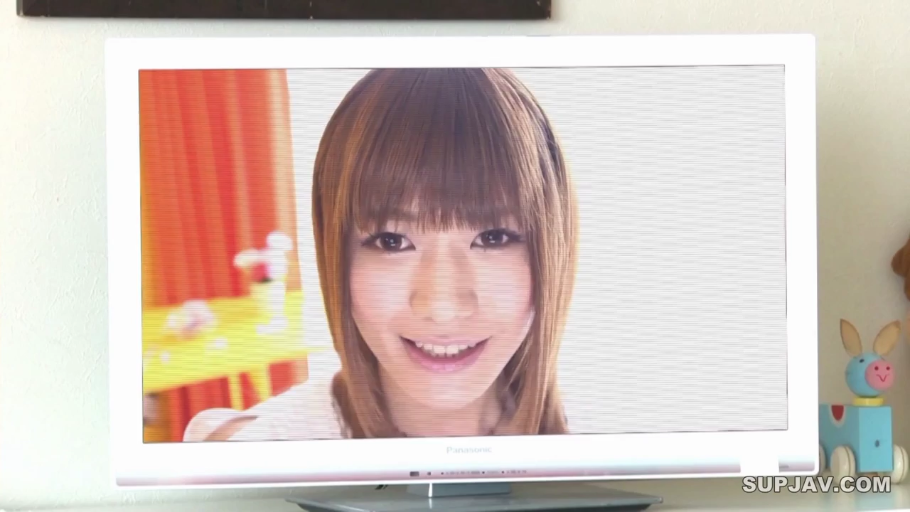 室内 · 脸部特写 · 白色上衣 · 正面