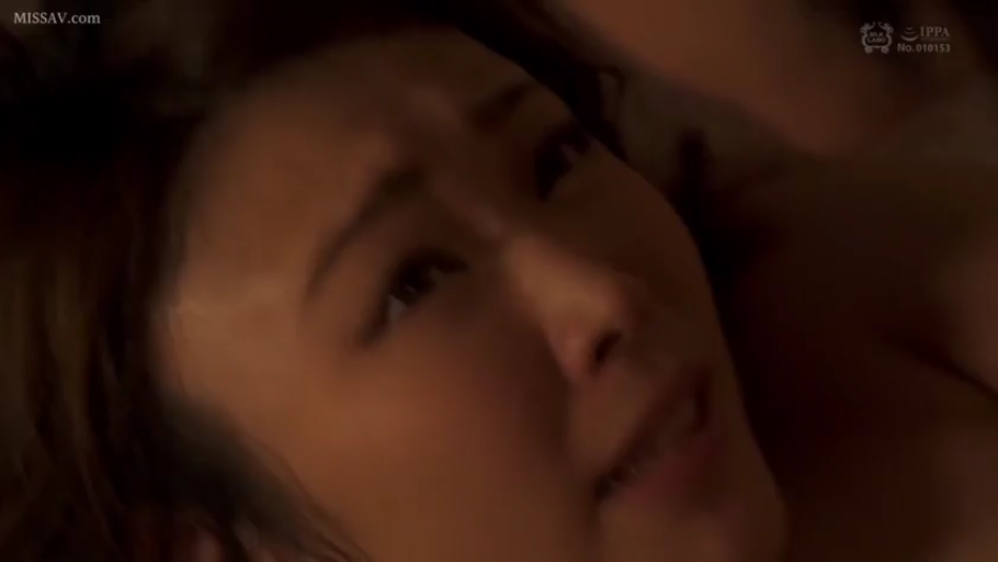 嘴微张 · 面部特写 · 裸体 · 室内卧室 · 性交 · 光线较暗