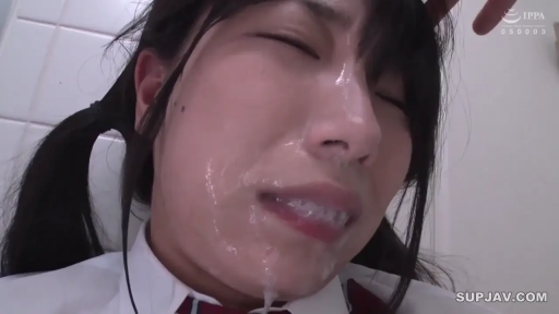 室内 · 脸部特写 · 制服 · 仰头