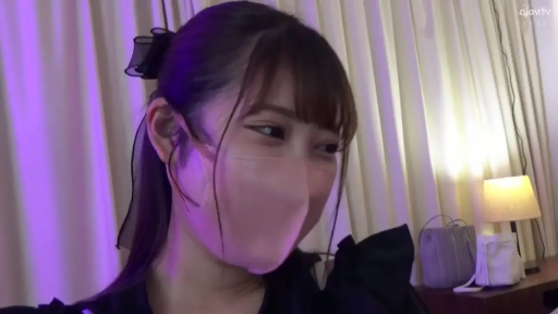 低头 · 脸部特写 · 酒店房间 · 黑色裙装