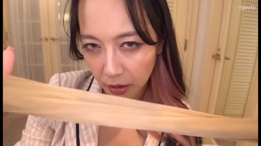 手部动作特写 · ホテルルーム · 睡衣 · 诱惑眼神 · 肉色丝袜