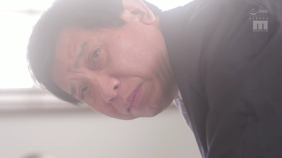 室内 · 深情 · 脸部特写 · 领带 · 光线明亮