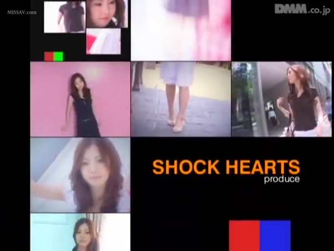 腿部特写 · 微笑 · 浅色裙子 · 室内背景 · SHOCK HEARTS标题