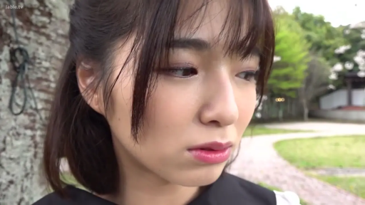 沉思 · 忧郁 · 站姿 · 面部特写 · 户外 · 水手服 · 亚洲女性