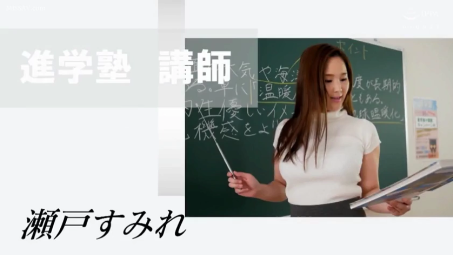 教室 · 站立 · 自然 · 半身 · 教鞭 · 教学 · 白色高领短袖 · 女教师