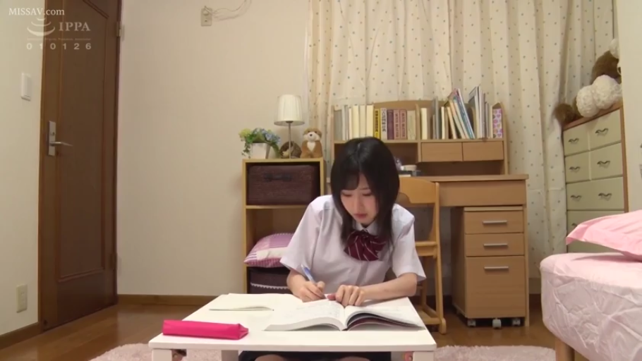 专注 · 书房 · 粉色文具盒 · 红白条纹领结
