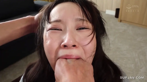 室内 · 脸部特写 · 便服 · 仰头 · 痛苦 · 日本AV · 拳交