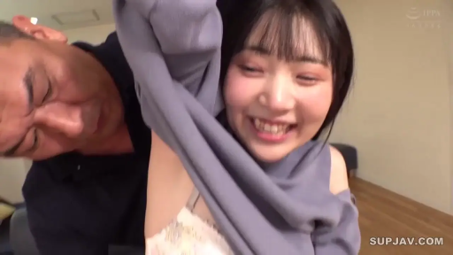 室内 · 腋下特写 · 白色蕾丝内衣 · 开心