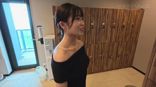 自然 · 更衣室 · 透明肩带 · 面部侧脸