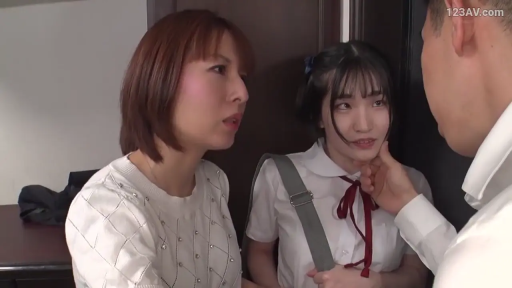 室内 · 针织衫 · 站立 · 近景