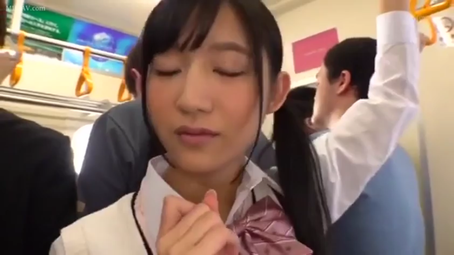 脸部特写 · 站立 · JK制服 · 电车