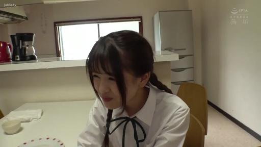 坐姿 · 脸部特写 · 交流 · 室内厨房 · 白色校服 · 害羞微笑