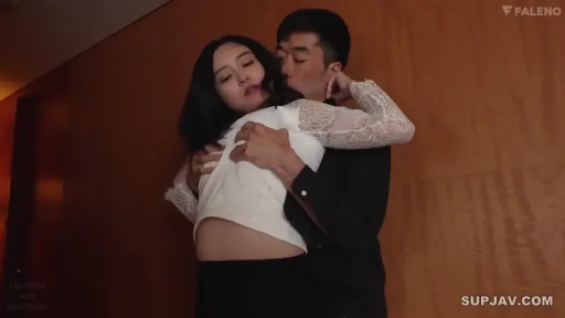 室内 · 胸部 · 蕾丝上衣