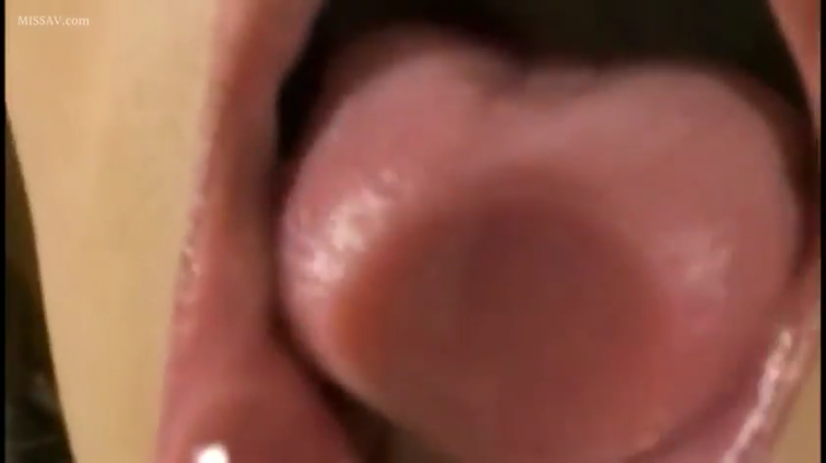 张口 · 湿润 · 口腔内部特写 · 口交前置动作