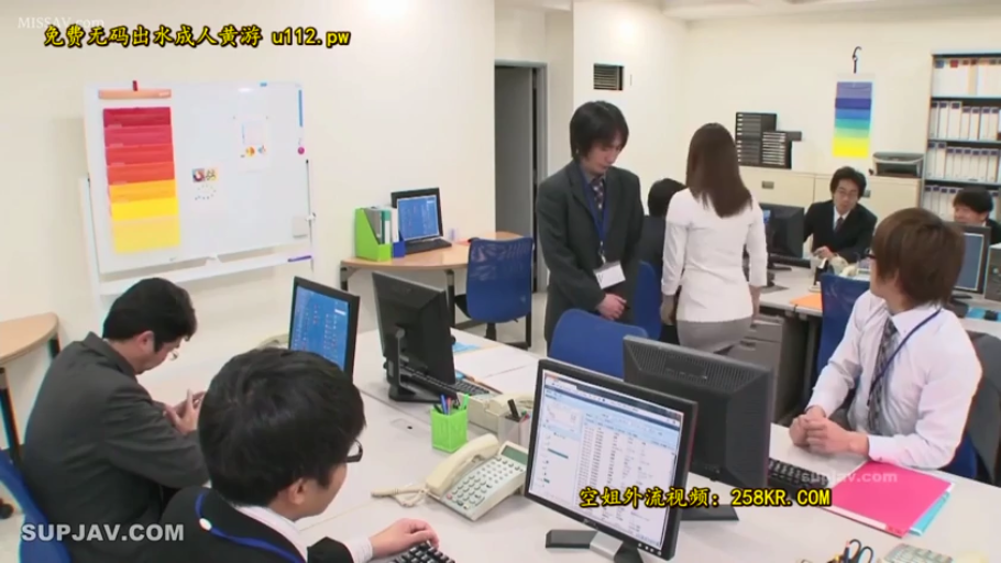 平静 · 办公室 · 办公用品 · 白色紧身短袖衬衫