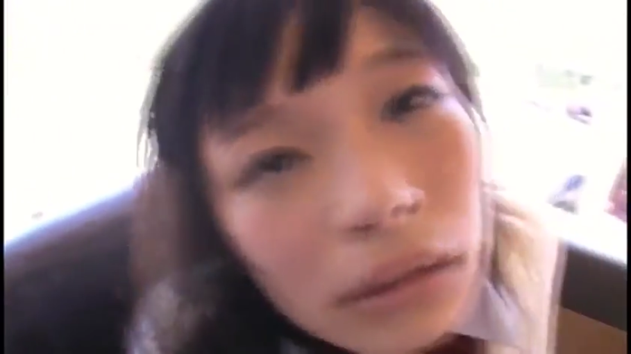 室内 · 脸部特写 · 高潮中 · 白色衣领