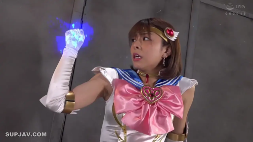 半身特写 · 摄影棚 · 惊讶 · 水手服角色扮演 · 握拳举手 · 观看掌心