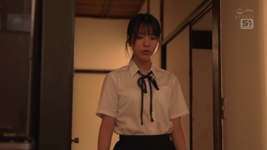 Corridor · No expression · 面部特写 · Black tie