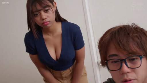 室内 · 胸部 · 俯身 · 眼镜 · 巨乳 · 平静 · 注视 · 深V上衣