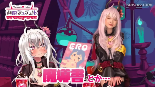 坐姿 · 微笑 · 注视镜头 · 摄影棚 · 书本 · Cosplay · 半身照 · VTuber