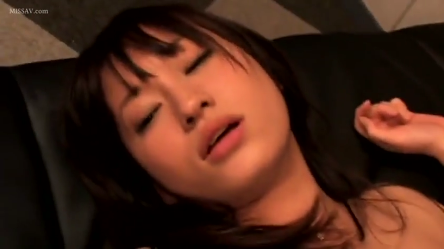 室内 · 脸部特写 · 汗水 · 吊带内衣 · 神情沉醉