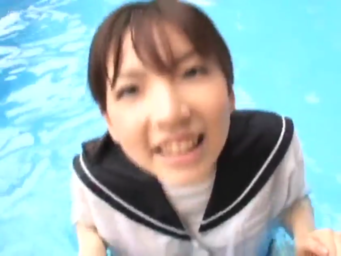 脸部特写 · 水手服 · 张嘴 · 游泳池 · 衣服湿透