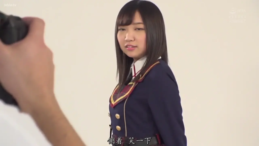 温柔 · 西装外套 · 相机 · 摄影棚 · 侧脸