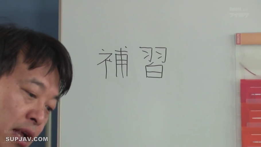 集中 · 教室 · 便装 · 马克笔 · 无 · 中景镜头