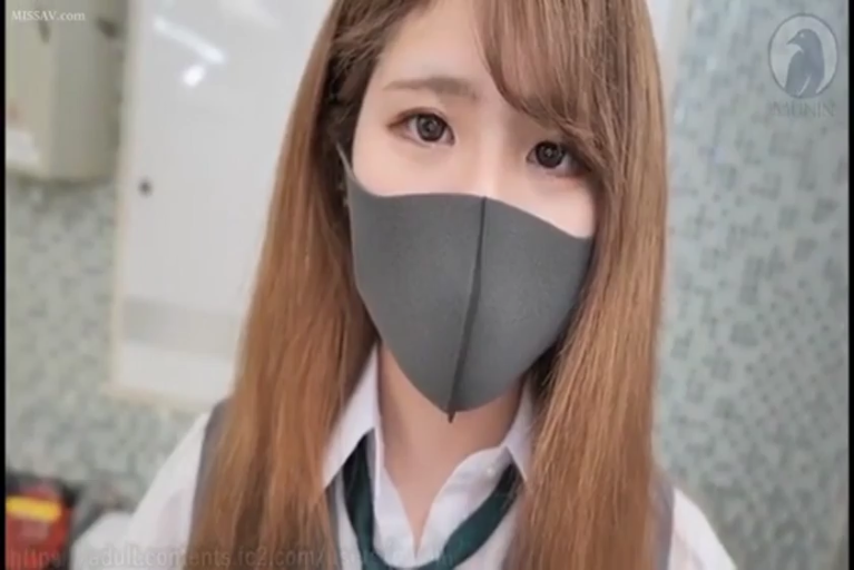 室内 · 脸部特写 · 注视 · 制服领带 · 口罩