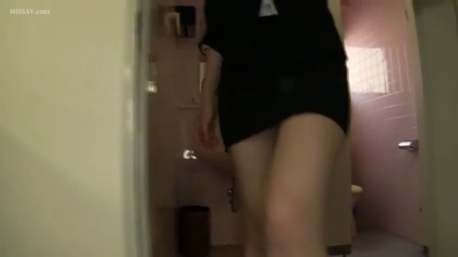 站立 · 腿部 · 黑色短裙 · OL · 走路 · 卫生间 · 马桶