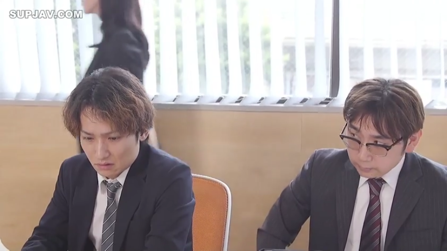 若有所思 · 办公室 · 领带 · 办公环境