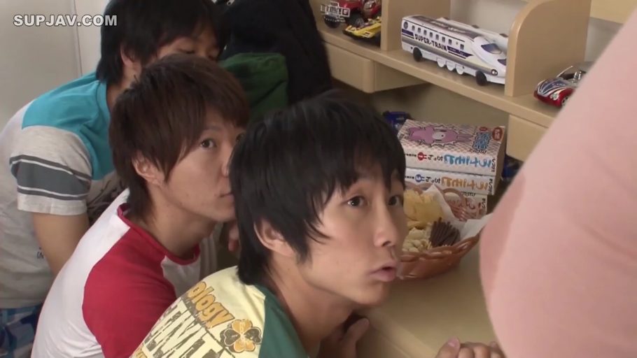 中景 · 房间 · 休闲T恤