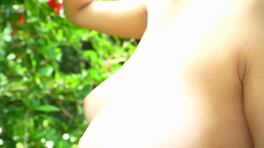 全裸 · 树林 · 自然光 · 乳房侧面特写
