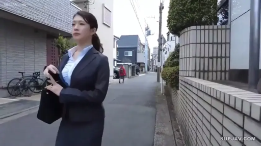 自然 · 半身 · 职业装 · 手提包 · 街道 · 行走 · OL · 走路