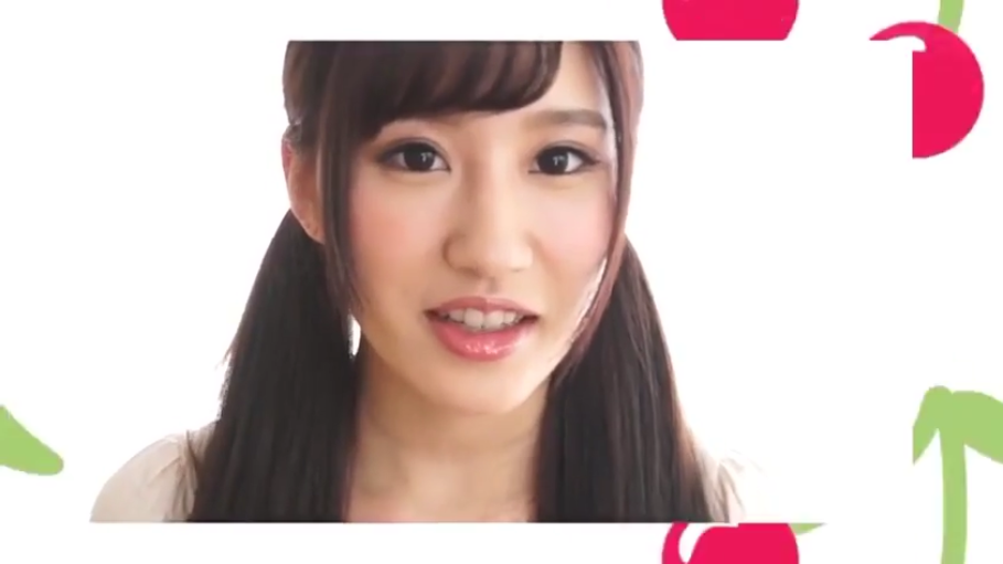 室内 · 脸部特写 · 正面 · 浅色上衣