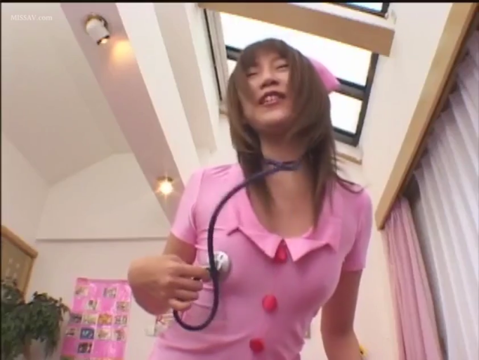 室内 · 微かに口を開く · 胸部のクローズアップ · 听诊器 · 粉色短袖护士制服 · 斜拍视角
