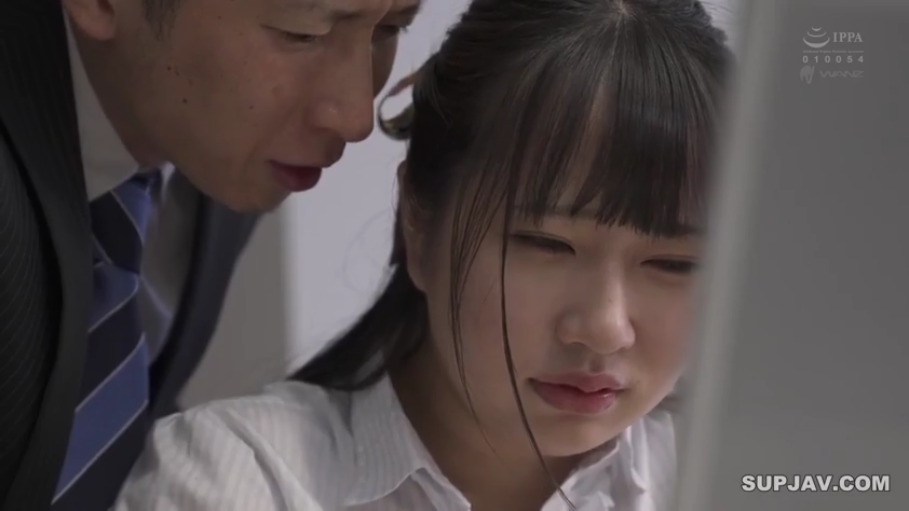 窘迫 · 侧面视角 · 办公室 · 条纹领带 · 白衬衫