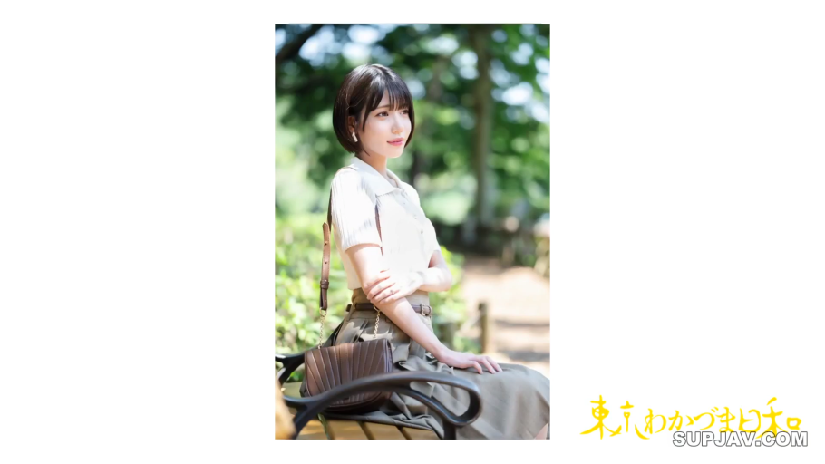 脸部特写 · 恬静 · 公园 · 单肩包 · 白色翻领短袖
