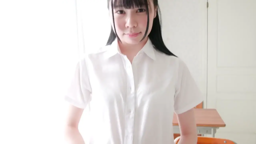 教室 · 微笑 · 半身 · 课桌 · 注视镜头 · 黑长直 · 正面站姿 · 白色短袖衬衫