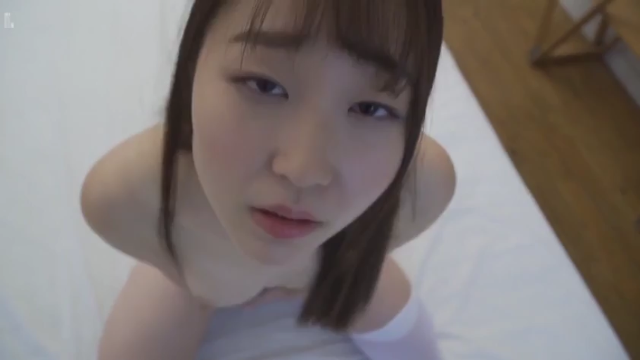 脸部特写 · 全裸 · 卧室 · 跪姿