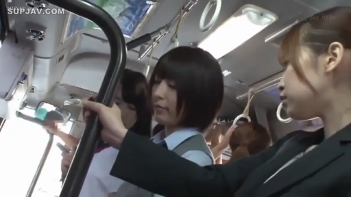 站立 · 中景 · 制服 · 公交车