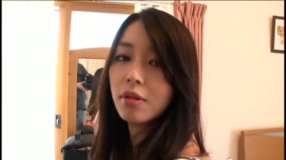 室内 · 面部 · 站立 · 注视 · 窗帘 · 亚洲人 · 冷淡 · 吊带