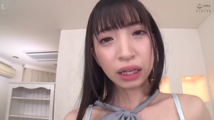 神情迷离 · 锁骨特写 · 室内卧室 · IPPA标志 · 深V领口