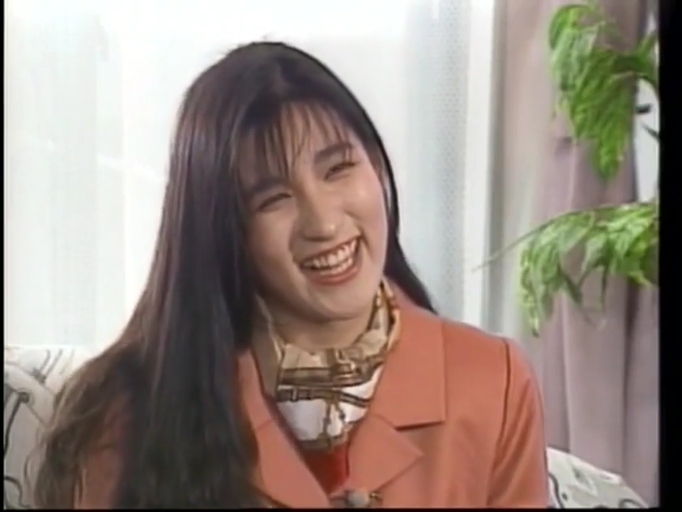 室内 · 坐姿 · 面部特写 · 职业装