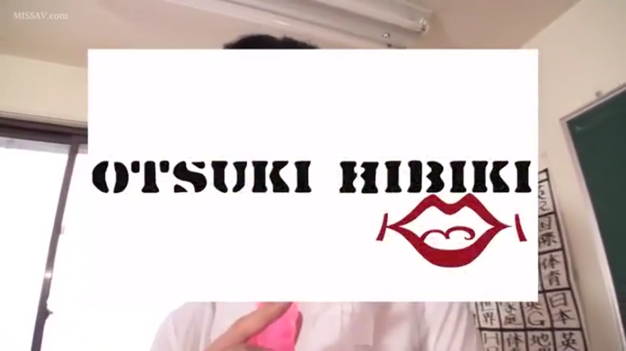 教室 · 白色衬衫 · MISSAV水印 · Logo特写