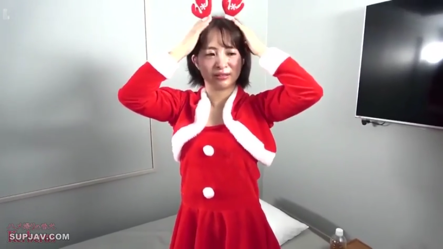 室内 · 委屈 · 中景 · 站姿 · 圣诞装 · 日本 · 戴头饰 · 驯鹿发箍