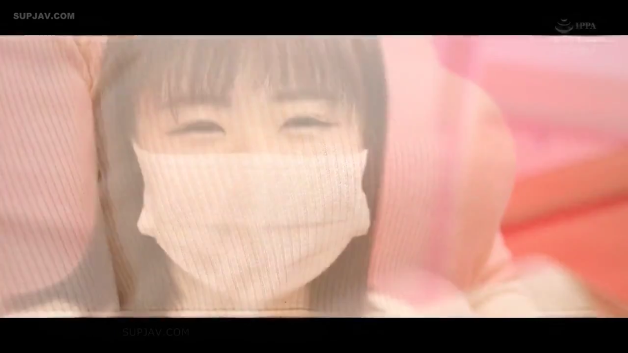 室内 · 脸部特写 · 仰卧 · 粉色上衣